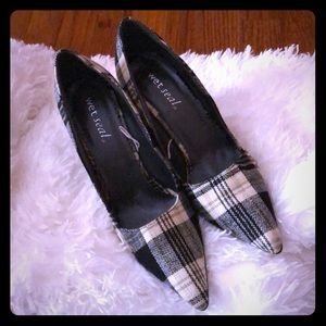 Black White and Silver Detail Plaid Pumps Size 8.5